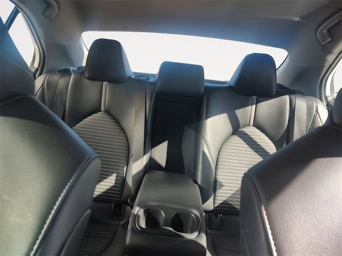 Used 2024 Toyota Camry SE image 13