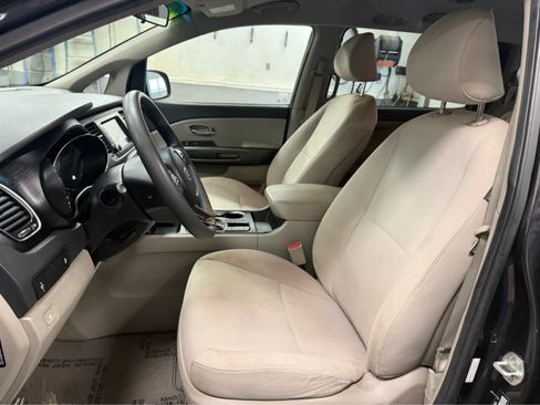 Used 2021 Kia Sedona LX image 25