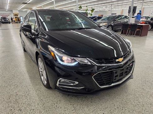 Used 2018 Chevrolet Cruze Premier FWD image 4