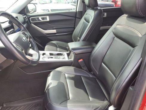 Used 2023 Ford Explorer XLT w/ Equipment Group 202A AWD/4WD image 27