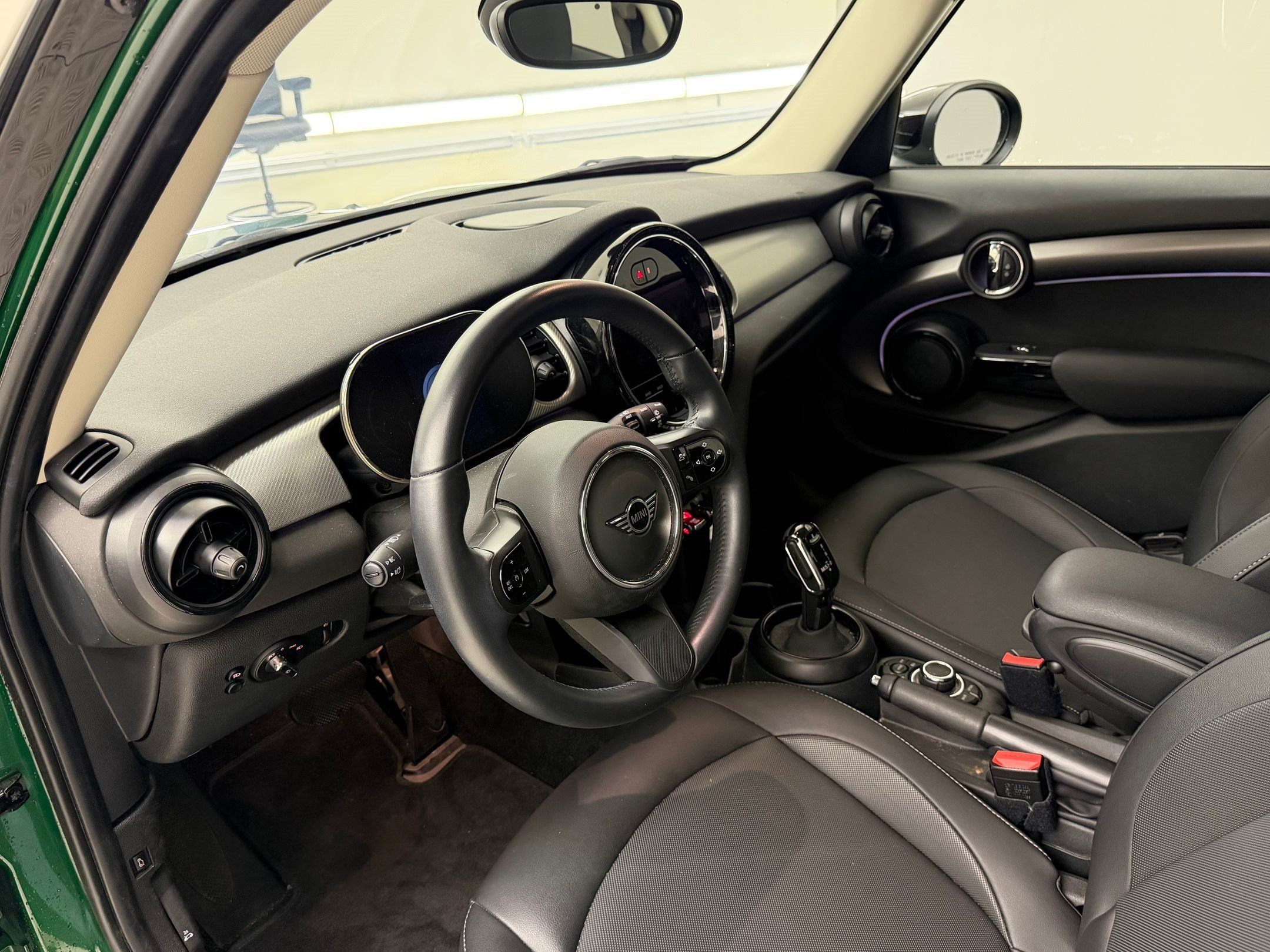 Used 2023 MINI Cooper 4-Door Hardtop FWD image 4