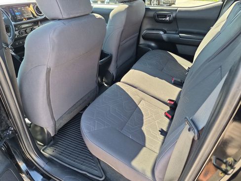 Used 2016 Toyota Tacoma TRD Sport AWD/4WD image 24