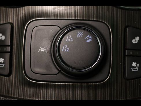 Used 2023 GMC Acadia SLT w/ Elevation Edition image 16