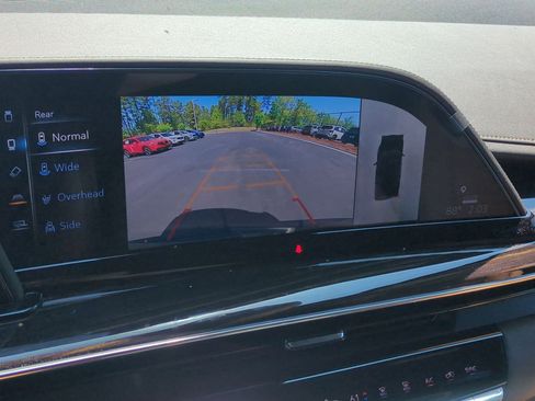 Used 2021 Cadillac Escalade Premium Luxury image 25