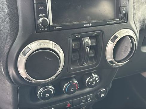 Used 2017 Jeep Wrangler Unlimited Sahara w/ Connectivity Group image 20