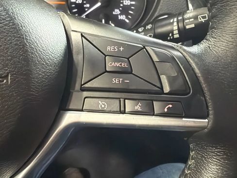 Used 2019 Nissan Rogue SV FWD image 11