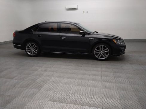 Used 2018 Volkswagen Passat 2.0T R-Line FWD image 11