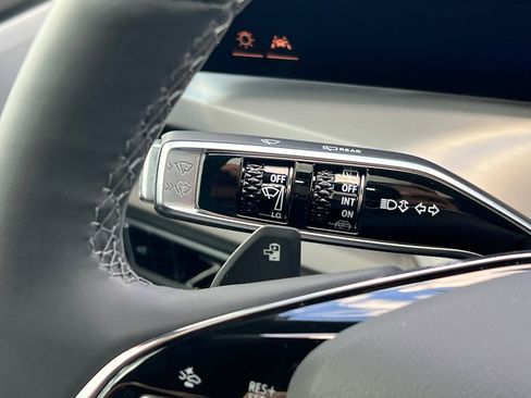 Used 2026 Cadillac Vistiq Luxury image 36