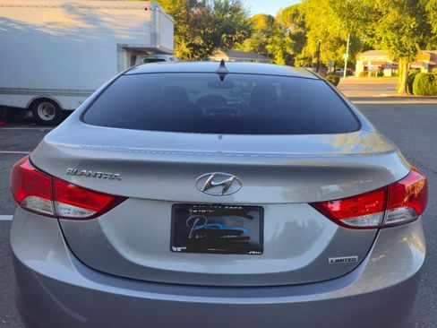 Used 2013 Hyundai Elantra Limited w/ Technology Pkg FWD image 5