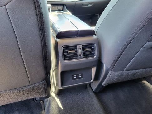 Used 2025 Nissan Rogue SV AWD/4WD image 17