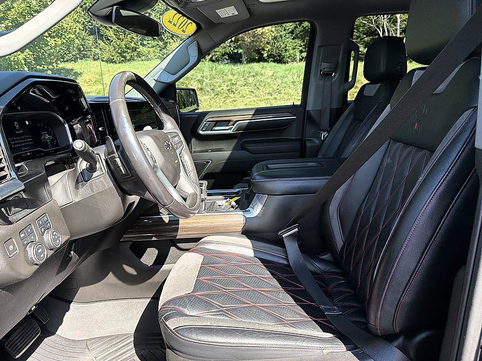 Used 2024 Chevrolet Tahoe High Country w/ Premium Package AWD/4WD image 12