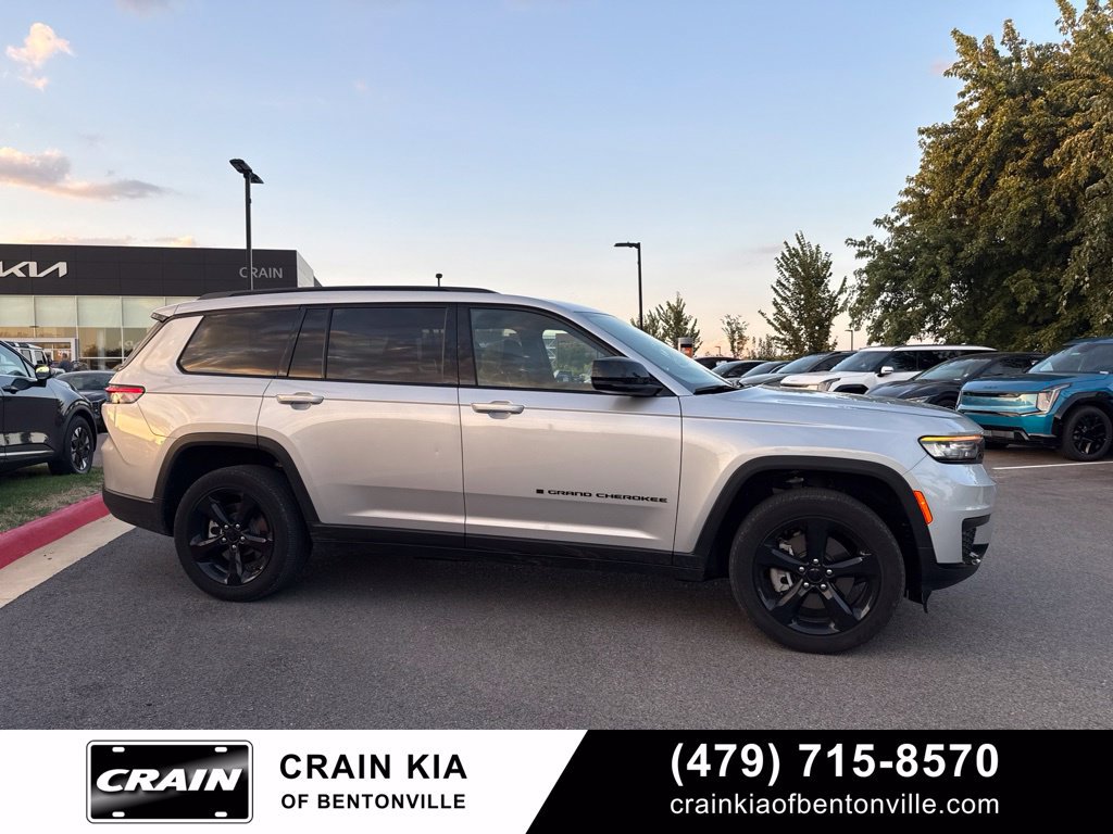 Used 2024 Jeep Grand Cherokee L Altitude AWD/4WD image 2