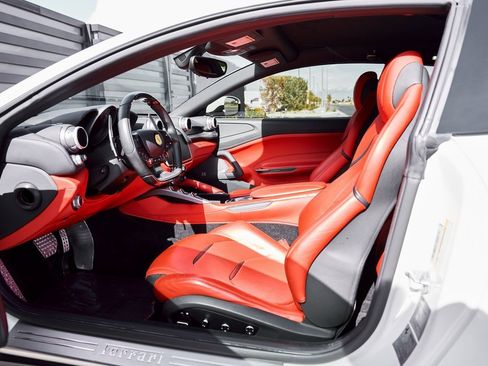 Used 2019 Ferrari GTC4Lusso image 33