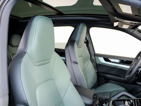 New 2025 Porsche Cayenne S image 25