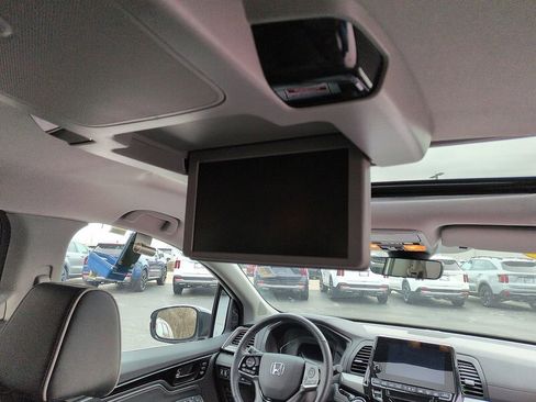 Used 2024 Honda Odyssey Elite image 9