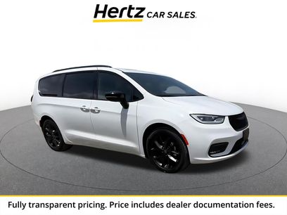 Used 2025 Chrysler Pacifica Limited