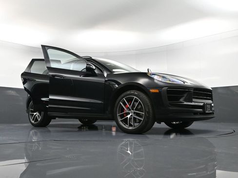 Certified 2022 Porsche Macan S image 37