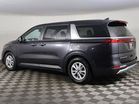 Used 2022 Kia Carnival LX FWD image 9