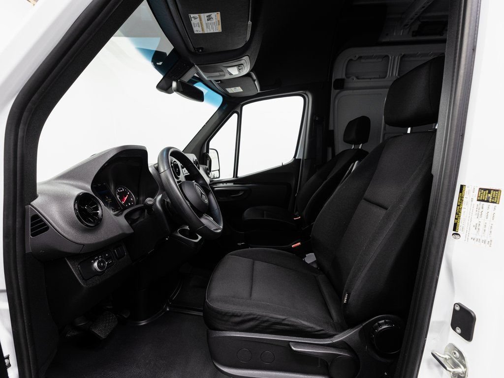 Used 2025 Mercedes-Benz Sprinter 2500 image 7