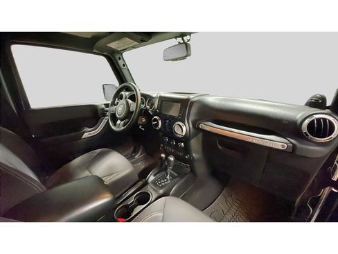 Used 2013 Jeep Wrangler Unlimited Sahara w/ Connectivity Group image 17