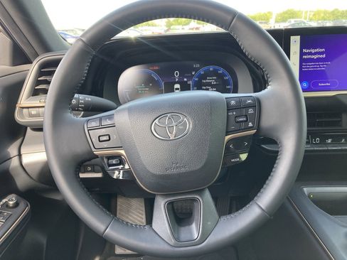 Used 2023 Toyota Crown XLE image 11