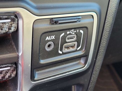 Used 2021 Jeep Wrangler Unlimited Sahara AWD/4WD image 28