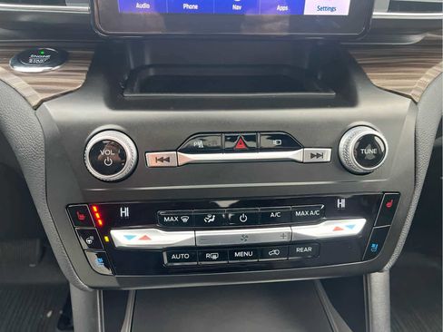 Used 2020 Ford Explorer Limited image 40