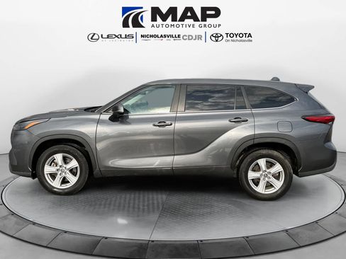 Used 2023 Toyota Highlander LE image 2