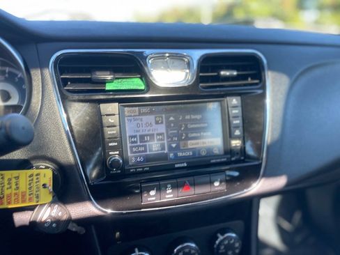 Used 2011 Chrysler 200 Limited FWD image 19