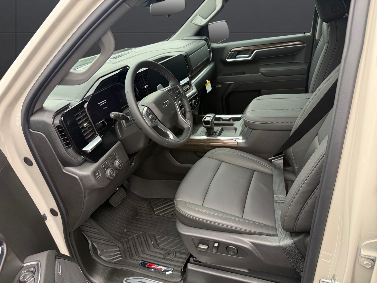 New 2026 Chevrolet Silverado 1500 RST w/ Dark Appearance Package AWD/4WD image 11