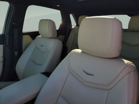 Used 2018 Cadillac XT5 Luxury w/ Driver Awareness Package image 24