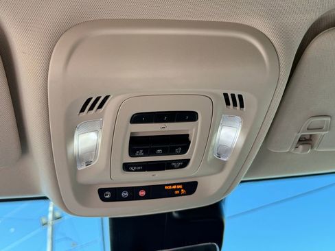 Used 2022 Buick Envision Essence w/ Technology Package II image 28