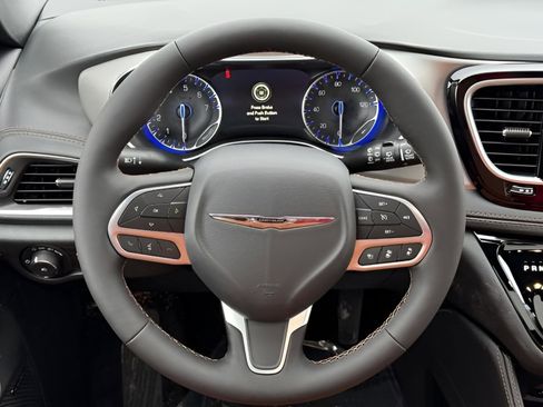 New 2026 Chrysler Pacifica Pinnacle image 14