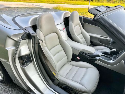 Used 2006 Chevrolet Corvette Coupe w/ Preferred Equipment Group RWD image 14