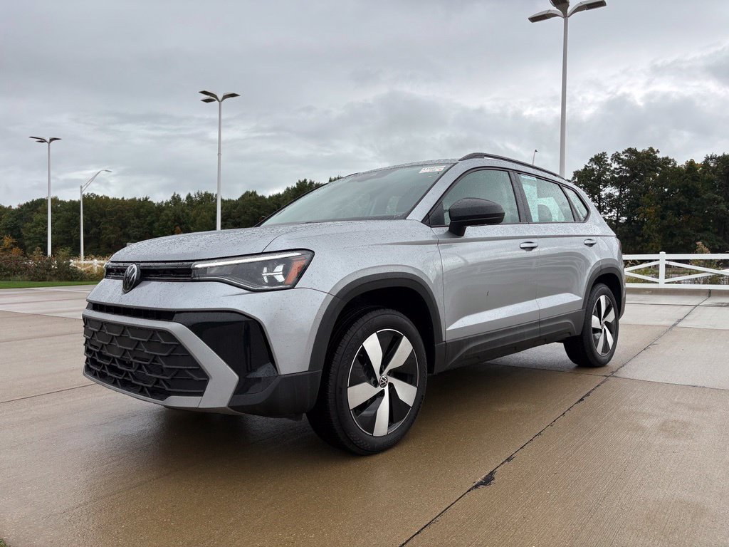 Used 2025 Volkswagen Taos S AWD/4WD image 1