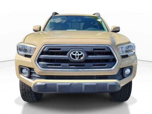 Used 2017 Toyota Tacoma SR5 w/ Tow Package RWD image 2