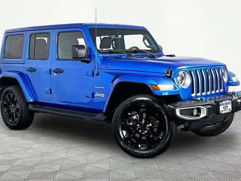 Used 2023 Jeep Wrangler Unlimited Sahara w/ Cold Weather Group AWD/4WD image 1