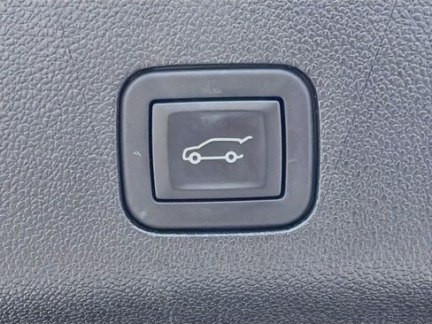 Used 2025 GMC Yukon Denali Ultimate AWD/4WD image 14
