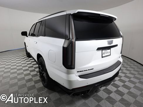 Used 2025 Cadillac Escalade V w/ LPO, ONYX Package image 11