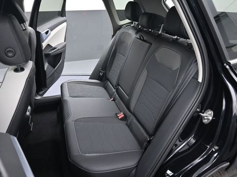 Used 2025 Volkswagen Taos SE image 44