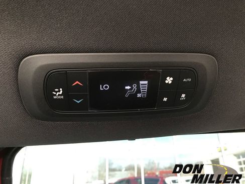 New 2026 Chrysler Pacifica Select image 32