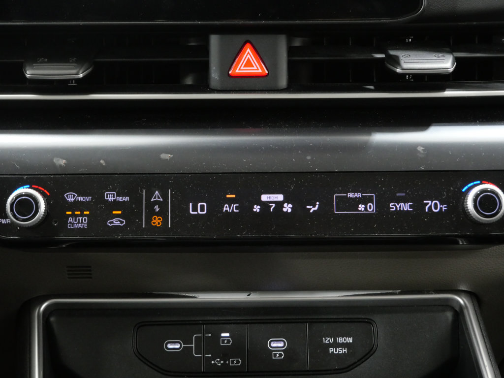 Used 2025 Kia Carnival FWD image 18