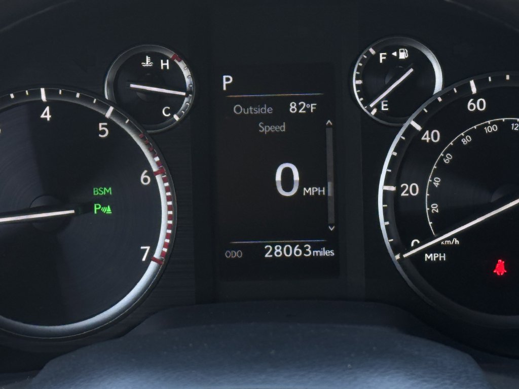 Used 2023 Lexus GX 460 Premium w/ Accessory Package AWD/4WD image 15