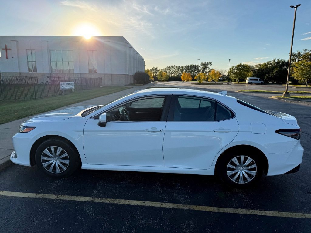 Used 2022 Toyota Camry LE FWD image 7