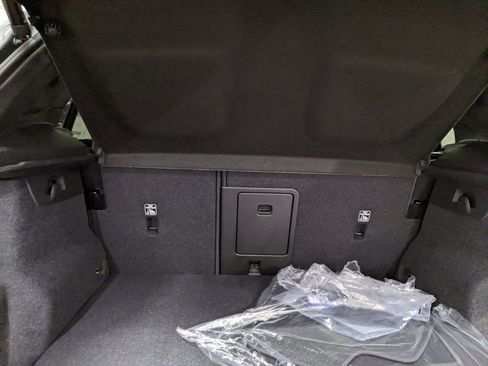 New 2026 Volvo XC40 B5 Core w/ Climate Package image 27