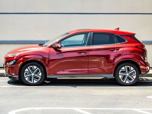 Used 2023 Hyundai Kona SEL FWD image 4