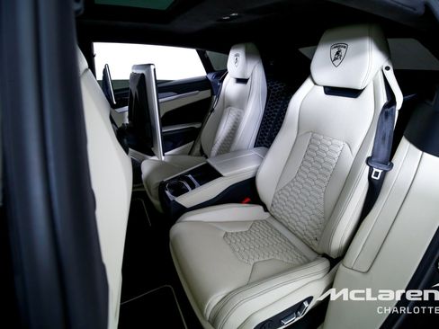 Used 2019 Lamborghini Urus image 18