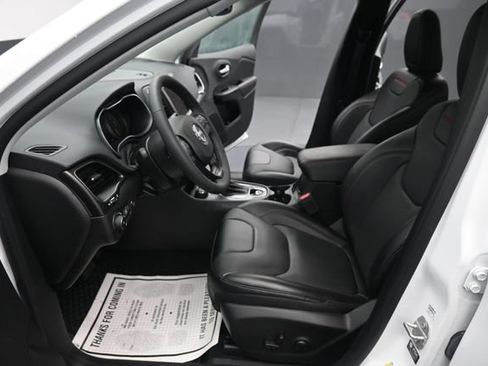 Used 2022 Jeep Cherokee Trailhawk w/ Premium Leather Package AWD/4WD image 13