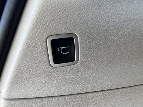 Used 2021 Chrysler Pacifica Limited w/ Uconnect Theater Family Group AWD/4WD image 17
