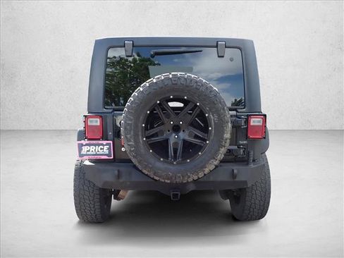 Used 2018 Jeep Wrangler Unlimited Sahara AWD/4WD image 3